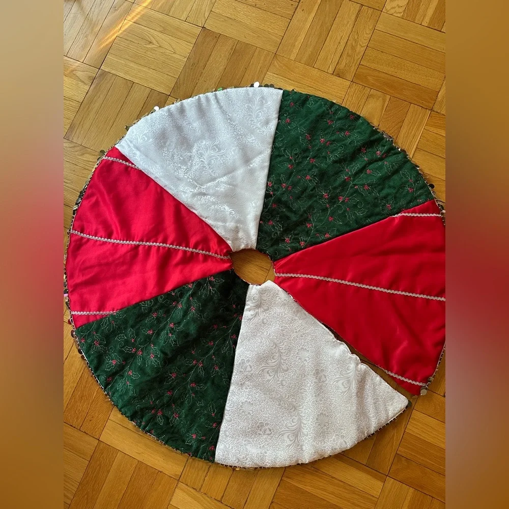 Handmade Vintage Christmas Reversible Red & Green Christmas Tree Skirt. 41”